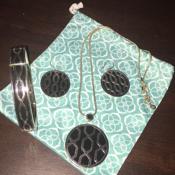 Earrings, necklace and bracelet set. - Picture 1 of 3